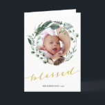Elegant Guld Script Eucalyptus Foliage Greenery Helgkort<br><div class="desc">Skicka helgdag önskemål och hälsning till vänner, kolleger och familj i enkla, söta, chic, elegant och modern fotodesign, festliga, naturliga helgdagskort med färg stil som är uppspelade i naturen! En vacker andedräkt ram från en mjuk grönt som färgats med olika löv (gräs träd, eukalyptus, fern) med söt bruna gräs cones...</div>