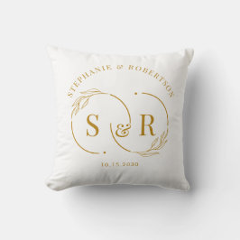Elegant Guld Skriptmodern Monogram Bröllop Gift Kudde