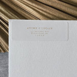 Elegant Guld-skriptreturadressetikett Returadress Etikett<br><div class="desc">De här guld-skriptreturetiketterna i elegant är perfekt för ett enkelt bröllop. Den minimalistiska guld och vita designen har finare romantisk typografi med modern glam stil. Anpassade i alla färg. Behålla designen minimal och klassad som den är, eller anpassa den genom att lägga till egna bilder och teckningar. Dessa etiketter kan...</div>