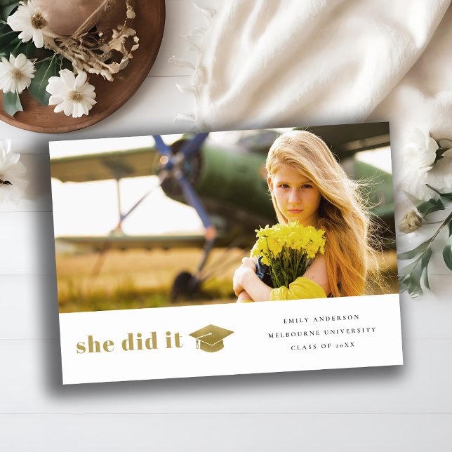 Elegant Guld Typography Studentmössa Photo Meddelande (Skapare uppladdad)