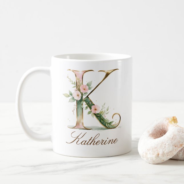 Elegant guldblommig bokstav K monogrammugge Kaffemugg (Med munk)