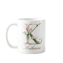 Elegant guldblommig bokstav K monogrammugge