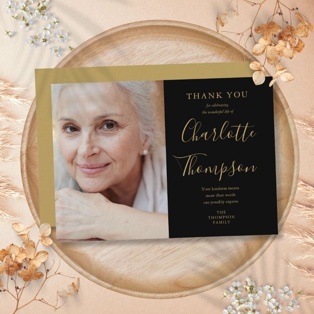 Elegant guldskrift minnes ceremoni foto tack kort (Elegant Gold Script Memorial Funeral Photo Thank You Card)