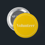 Elegant-Gult, återgångs-frivilliga knappar<br><div class="desc">Elegant,  gult "Volunteer"-knappar för volontärer,  lärare,  guider,  evenemangsarrangörer för speciella evenemang,  t.ex. bröllop,  hantverksmässor,  hem- och trädgårdsprogram,  välgörenhetsevenemang,  affärsfunktioner och företagsfunktioner. Retro stil,  vit typografi och tunt dubbla gräns ge med den här kommandoknappen och elegantens utseende.</div>