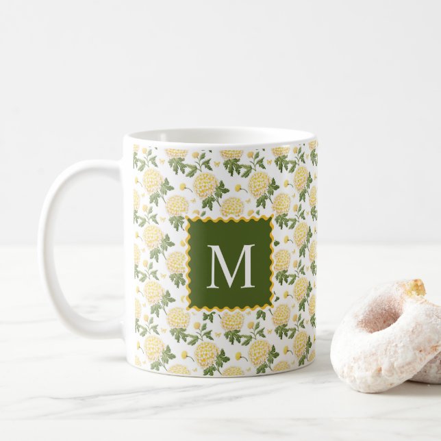 Elegant Gult Hydragea Blommigt Monogram Kaffemugg (Med munk)