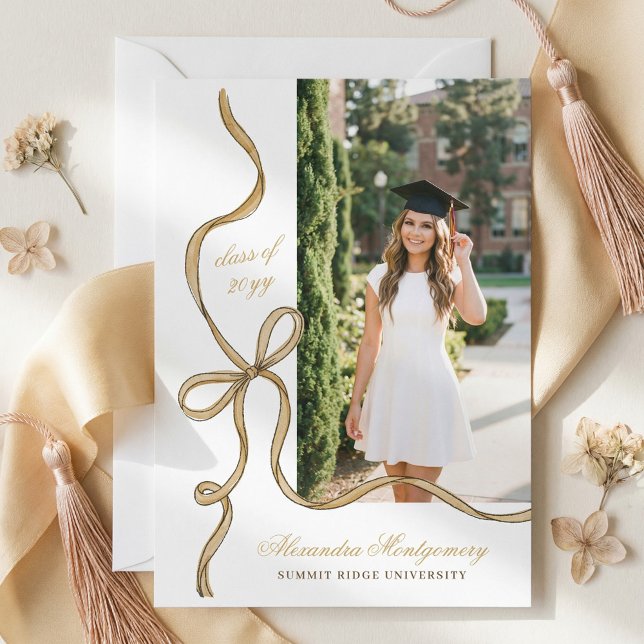 Elegant hand Drawn Gold Bow Grad Photo Graduation Meddelande (Elegant hand Drawn Gold Bow Grad Photo Graduation Announcement)