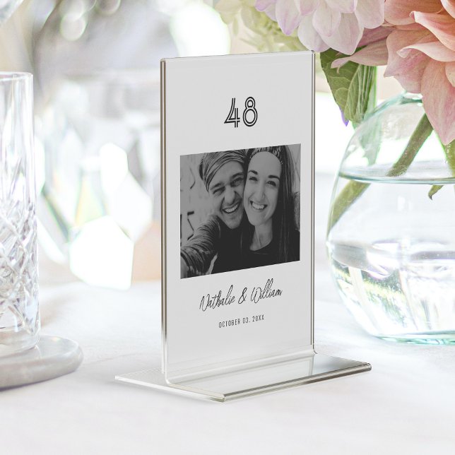 Elegant Hand-Lettered Couples Namn-foto Bordsnummer (Hand-Lettered Couple's Name Photo Table Number)