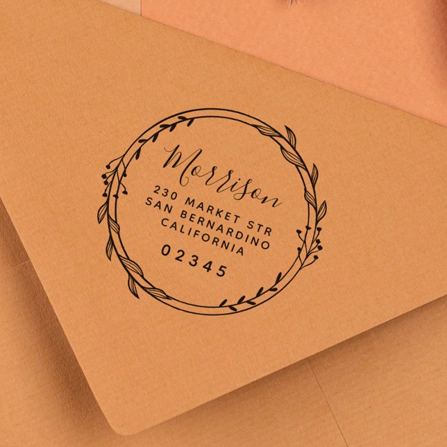 Elegant handritad krans skriptnamn returadress stämpel (Rubber Stamp Mock-up)