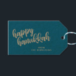 Elegant Hanukkah Modern Script Blue Personlig Presentetikett<br><div class="desc">Lägg till lite roligt till din gåva ge med den här enkla och elegant moderna märkrn Lycklig Hanukkah i blått,  personlig med ditt namn.</div>
