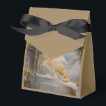 Elegant Himmelsk Guldport, Guld Text Presentaskar<br><div class="desc">Personlig Elegant Himmelsk Guldport,  Guld Text Förmånslåda,  och helt anpassningsbar Bröllopskudde för Bröllopsseremonien,  ringbärare eller knäfall.</div>