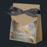 Elegant Himmelsk Guldport, Guld Text Presentaskar<br><div class="desc">Personlig Elegant Himmelsk Guldport,  Guld Text Förmånslåda,  och helt anpassningsbar Bröllopskudde för Bröllopsseremonien,  ringbärare eller knäfall.</div>