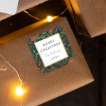 Elegant Holly Berries Foliage God jul Fyrkantigt Klistermärke<br><div class="desc">Lägg till ett fräckt tryck på dina presenter och kort med vår vinter-Foliage Sticker. Det är perfekt att lägga till ett dekorativt fläkt med hullbär,  faux guld gräns och God jul i serif-typografi med din familj namn i handskrivet manus.</div>