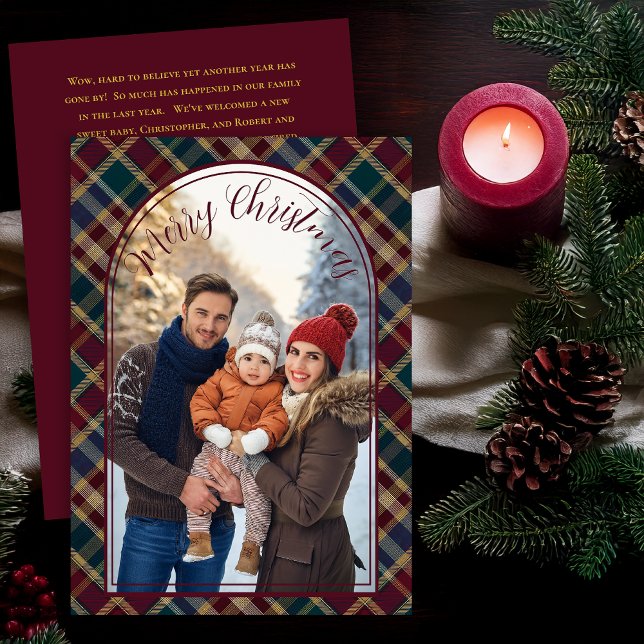 Elegant Holly Berries Play-julfoto Brev Julkort (Elegant Holly and Berries and Rich Plaid Arch-Photo Merry Christmas Holiday Letter Greeting Card)