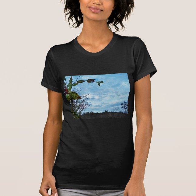 Elegant Holly-julen, blå himmel Tee Shirt (Framsida)