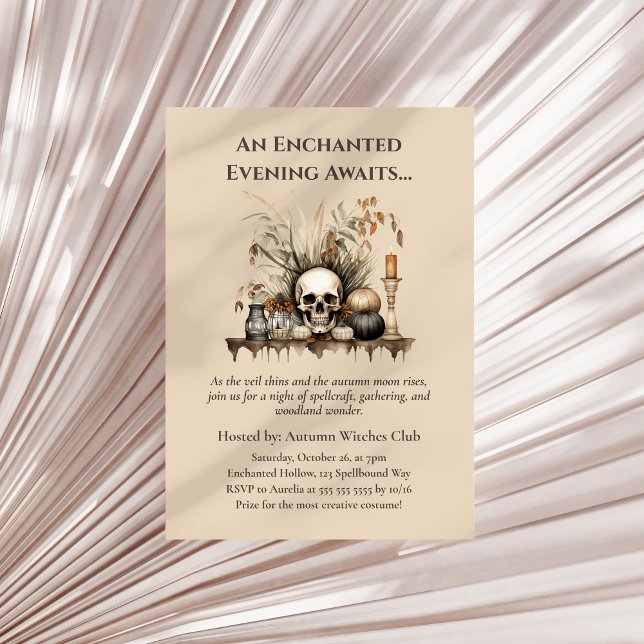 Elegant Höstskal och ljussken Party Inbjudningar (Elegant Autumn Skull and Candles Witch Party Invitation on a boho neutral dry palm leaf)