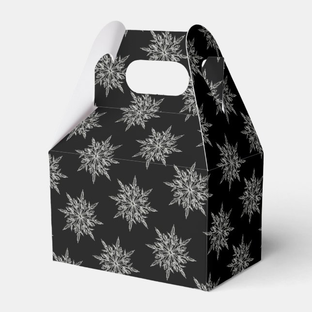 Elegant Ice Crystals Snowflakes Pattern on Black Presentaskar (Framsidan Sidan)