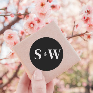 Elegant Initialer Black and White Bröllop Runt Klistermärke