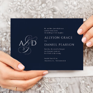 Elegant Inledande skript Monogram Navy Blue Bröllo Inbjudningar