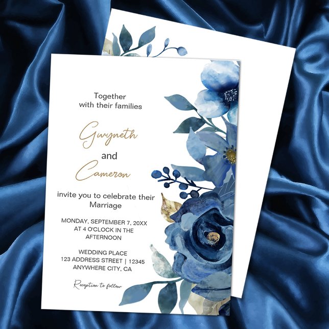 Elegant isblå vinterblomma inbjudningar (Elegant Ice Blue Winter Floral Invitation #navyblue #elegantnavybluegold #blueandgold #zazzlemade)