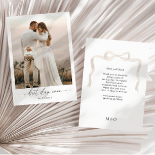 Elegant Ivory Beige Bow Monogram Photo Bröllop Tack Kort