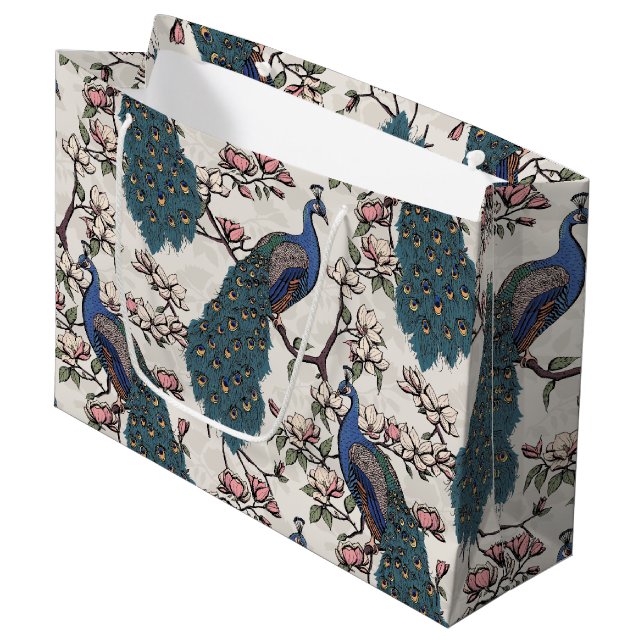 Elegant Ivory Blommigt Peacocks och Magnolia Flowe (Framsidan Vinklad)