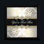 Elegant Jewel Black Damask Keepsak Gift Box Smyckeskrin<br><div class="desc">Svart dammkorv, keepsaklåda. Svarta guld håller i presentlådorna. Elegant svarta presentlådor. Svarta guld-presentboxar. Smyckeskrinen Black guld. Lägg till informationen längst fram genom att helt enkelt välja knappen "Anpassa den!" för att börja lägga till information om evenemanget, teckensnittet stil, teckensnittet storlek & färg och ordalydelsen. Observera att alla inbjudningssymboler som du...</div>