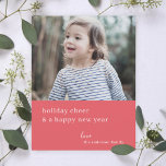 Elegant Jul Cheer | Raspberry Red Photo Julkort<br><div class="desc">Enkelt, snyggt, platta helgdag med elegant med modernt, minimalt typografiskt citat "helgdag cheer and a gott nytt år" i vitt på en rosaftig baksida av hallon. Namn, år och hälsning kan lätt anpassas för personlig kontakt. Ett sofistikerat, minimalistiskt och contemporary julklapp för att stå ut från folkmassan i julhelgen! Bilden...</div>