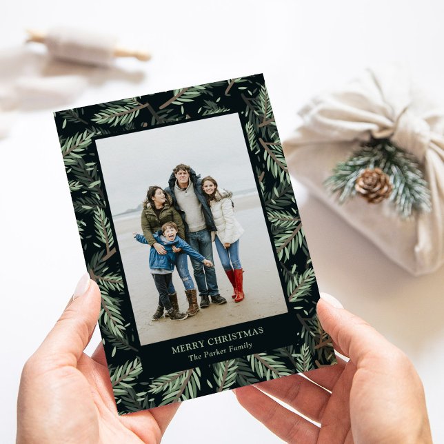 Elegant Jul Grenar på Black | Foto Julkort (An elegant holiday photo card with Christmas pine branches on a dark background)