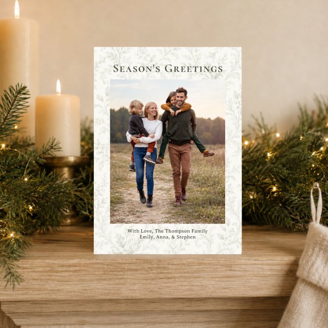 Elegant julgrön lövverk Enkel Foto  Julkort (Elegant green botanical Christmas card featuring one personalized family photo.)