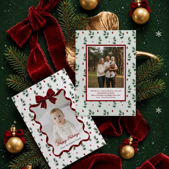 Elegant julkort med rödbandsgrönska och foto inbjudningar (Red Bow Happy Holidays two photo greeting card)