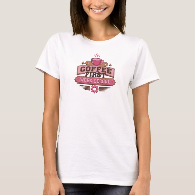 Elegant KAFÉ FÖRST ARBETE SEDAN Statement Design T Shirt (Framsida)