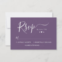 Elegant Kalligrafi Monogram Lila Bröllop RSVP