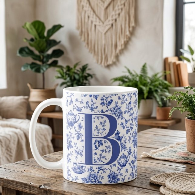 Elegant kinesisk Toile Mor Brud Anpassad Initial Kaffemugg (Vintage chinoiserie toile monogram wedding | bachelorette party | mother’s day initial name mug)