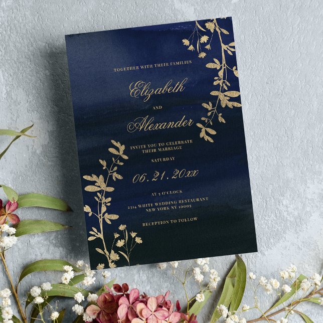 Elegant klassisk marin guld blommigt bröllop inbjudningar (Elegant classic navy blue gold floral wedding)