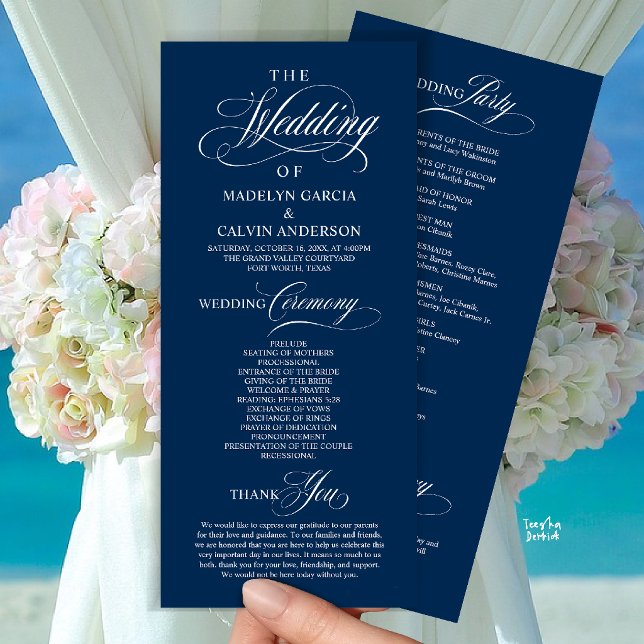 Elegant Klassisk Marinblå Bröllopsceremoniordning Program (Elegant Classy Gold Script Wedding Ceremony Order Program Card in Navy Blue)