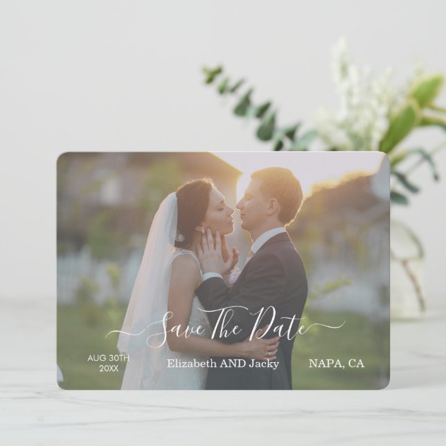 Elegant klassisk svart och vit kalligrafi bröllop spara datumet (Stående Fram)