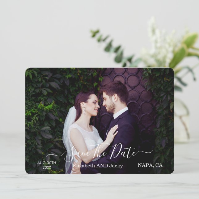 Elegant klassisk svart-vit kalligrafi bröllop spara datumet (Stående Fram)