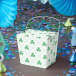 Elegant klöver Mönster Take Out 2x2x2.75 Presentaskar<br><div class="desc">Tillsätt charm till din händelse med dessa Eleganta klöver Mönster Take Out Favor Dosen. Mäter 2x2x2.75 inches,  de har en sofistikerad klöver design perfekt för bröllop,  fester och tematiska firanden. Idealiskt för godis,  små presenter eller souvenirer,  dessa lådor kombinerar stil och funktion i en unik,  festlig presentation.</div>