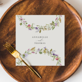 Elegant krans av vilda blommor för bröllop pappersservett