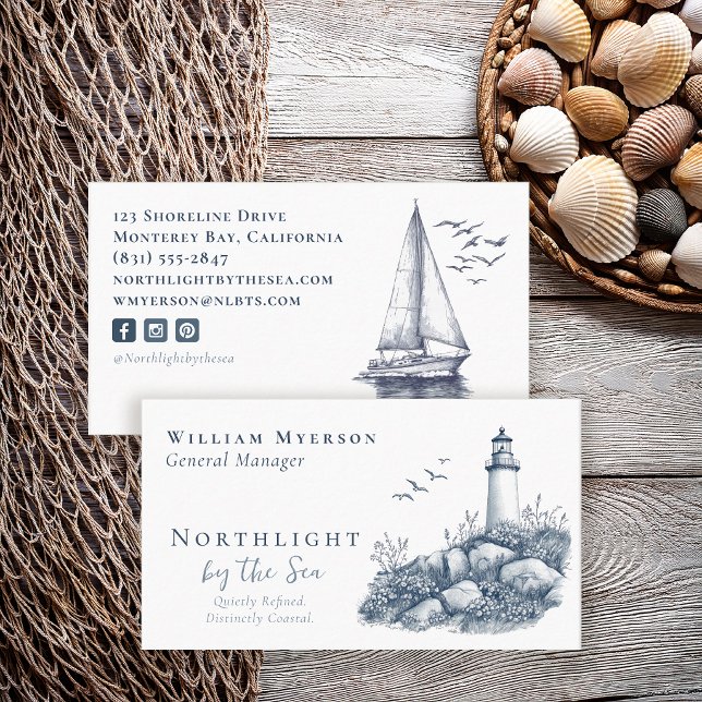 Elegant kustblå Toile-restaurang Visitkort (Elegant coastal business card with vintage blue toile lighthouse and sailboat artwork)