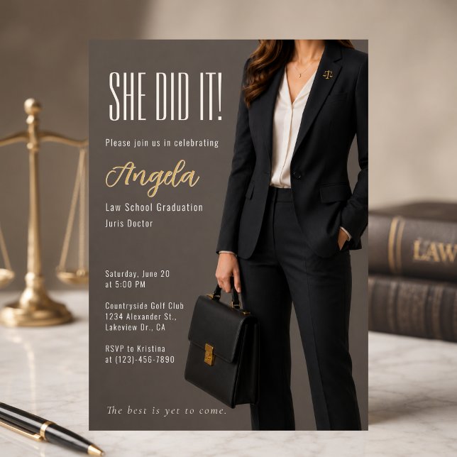 Elegant kvinnlig jurist examensinbjudan inbjudningar (Elegant female lawyer graduation invitation with modern taupe and gold attorney styling.)