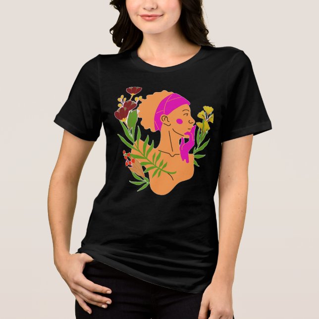 Elegant kvinnlig siluett med blommor t shirt (Framsida)