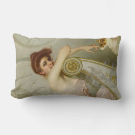 Elegant kvinnlig skönhet spelar med sin marionett lumbarkudde