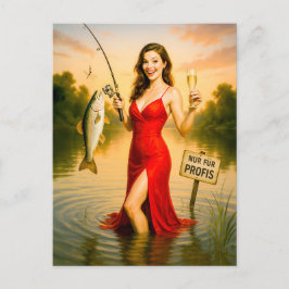 Elegant Kvinnor i Red Dress Holding Big Fish Helg Vykort