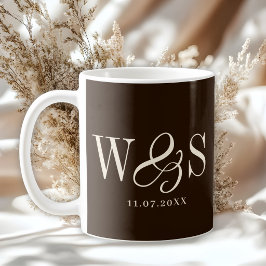 Elegant lantlig brun initial bröllopspar kaffemugg