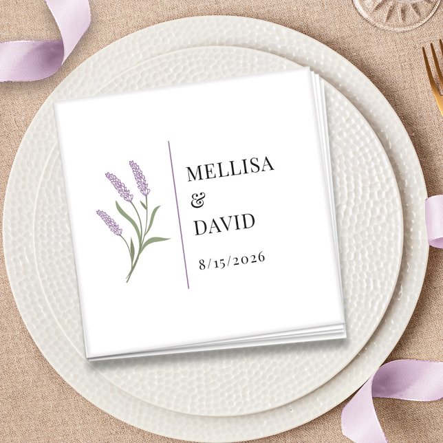 Elegant Lavender Blommigt Bröllop Cocktail Napkin Pappersservett (Lavender Floral Wedding Cocktail Napkin by Fiesta Valley Print)