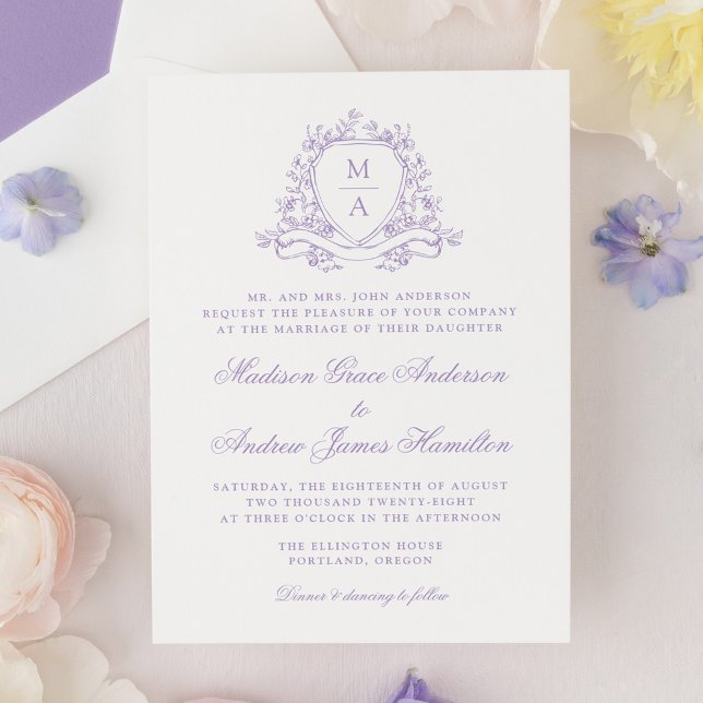 Elegant Lavender Blommigt Vapensköld Monogram Bröl Inbjudningar (Skapare uppladdad)