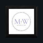 Elegant Lavender Monogram Bröllop Minnesask<br><div class="desc">Elegant Lavender Monogram med Black Milgrain gräns. Den prickade gräns påminner om milkorn,  som är en smyckesformad teknik som ofta används för förlovning och bröllop ringar. Mjölkornet gräns lägger både ett modernt och elegant stil till denna monogrammade keepsaklåda.</div>