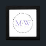 Elegant Lavender Monogram Bröllop Minnesask<br><div class="desc">Elegant Lavender Monogram med Black Milgrain gräns. Den prickade gräns påminner om milkorn,  som är en smyckesformad teknik som ofta används för förlovning och bröllop ringar. Mjölkornet gräns lägger både ett modernt och elegant stil till denna monogrammade keepsaklåda.</div>