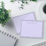 Elegant Lavender skickat med Kärlek & Hugs Anteckningskort<br><div class="desc">Personligens anteckningskort i en underbar blek lila färg med grått ramar. Skickat med kärlek & hugs från skrivbordet skrivs överst i ett söt skript,  med ditt namn i elegant brev under. Lila som skickas från personligens anteckningskort.</div>
